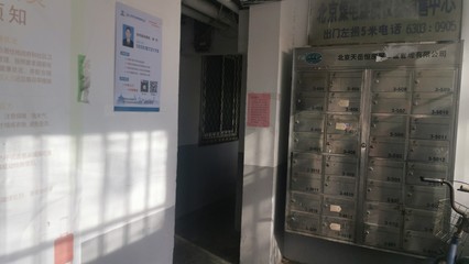 堆放雜物、落滿灰塵、閑置率高&hellip;小區(qū)信報(bào)箱出路在何方?